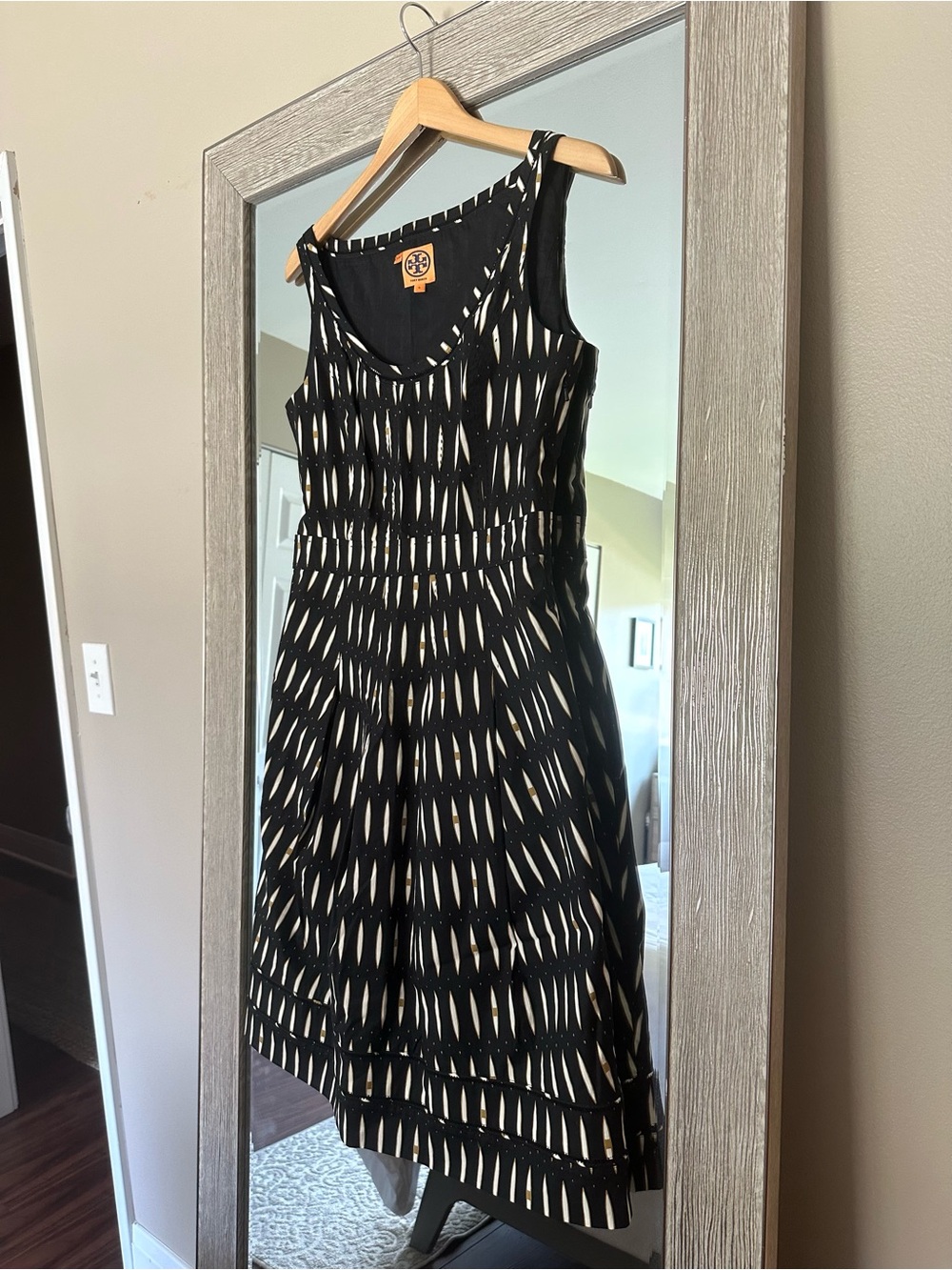 Tory Burch White And Black Patterned Sleeveless Midi Dress Size 6 Medium